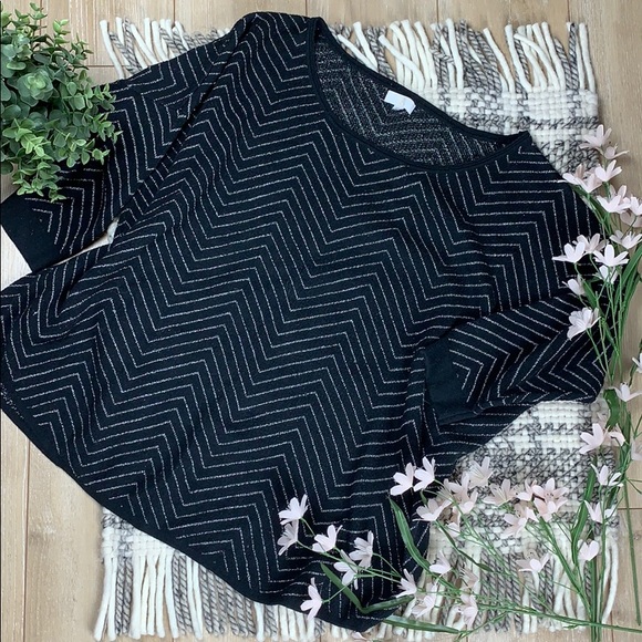 C Sweaters - 🍁🍁3/$15 🍁🍁Striped black and silver sweater